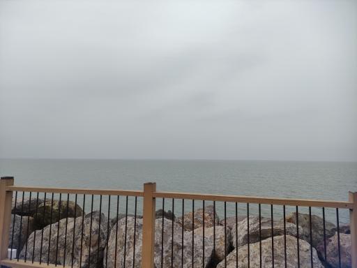 عکس موج‌شکن منطقه آزاد انزلی