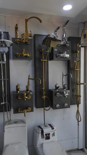 عکس لوله و ابزار فروشی داداش برادر 