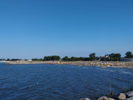 عکس موج‌شکن منطقه آزاد انزلی