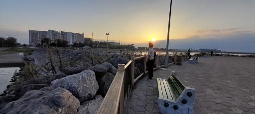 عکس موج‌شکن منطقه آزاد انزلی