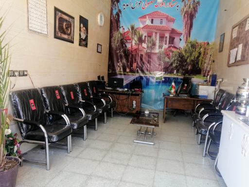 عکس مشاور املاک معقولی