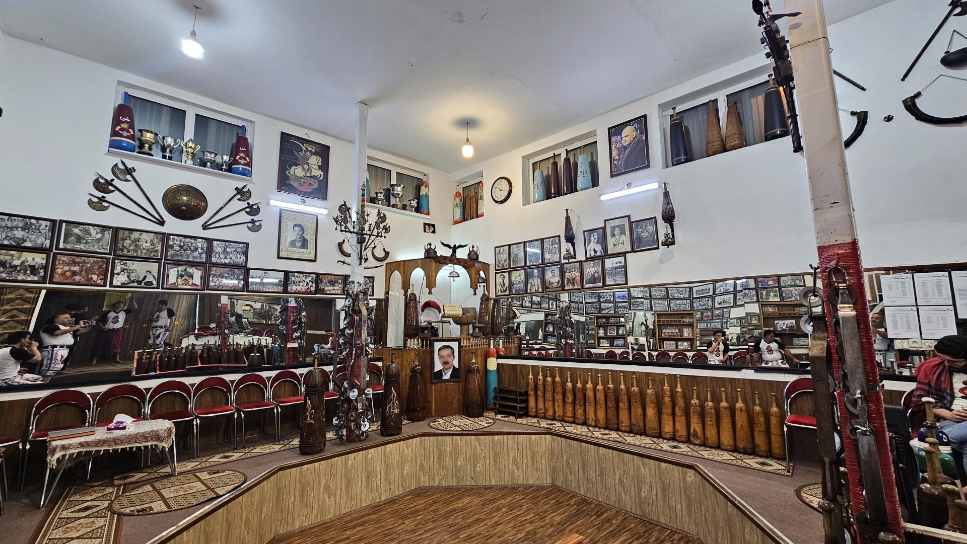 عکس باشگاه ورزش زورخانه‌ای آهن