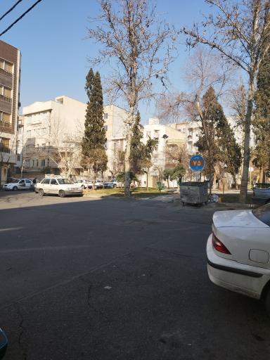 عکس میدان هفتاد و پنجم