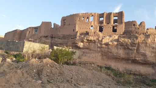 عکس دژ کهن قروه