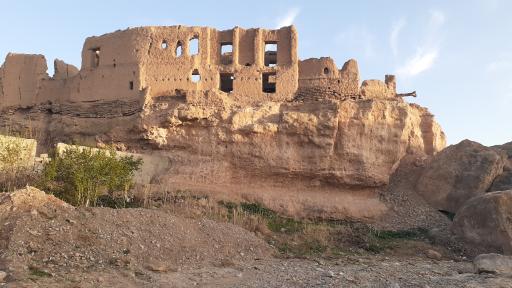 عکس دژ کهن قروه