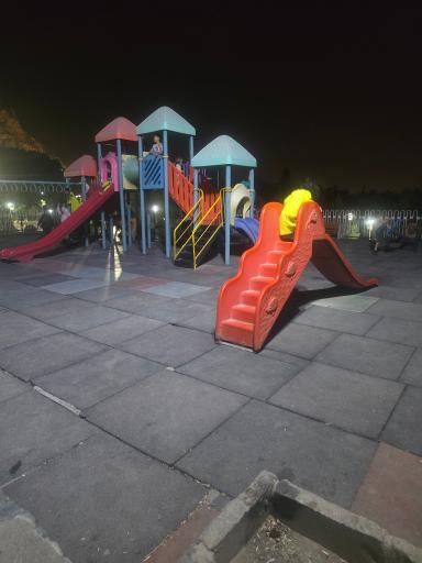 عکس زمین بازی