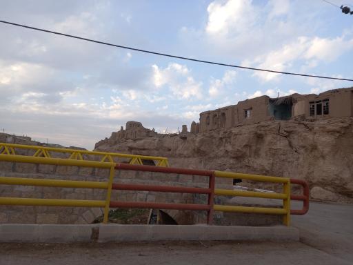 عکس دژ کهن قروه