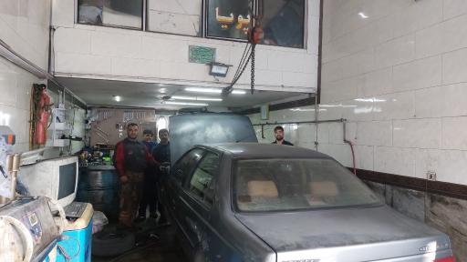 عکس تعمیرگاه اتومبیل پویا