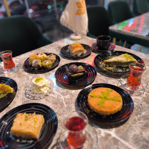 باقلوای تورک اوستا شعبه عظیمیه