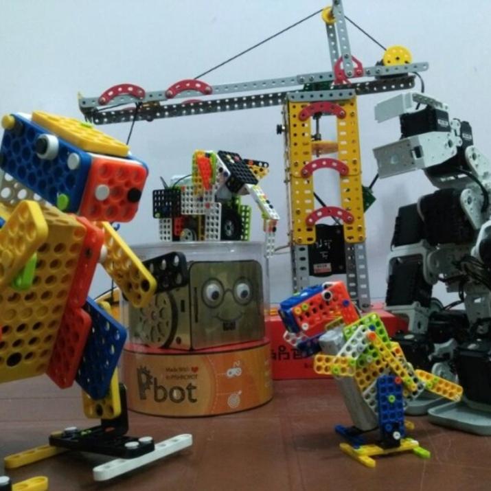 عکس آموزشگاه رباتیک پژوهش 