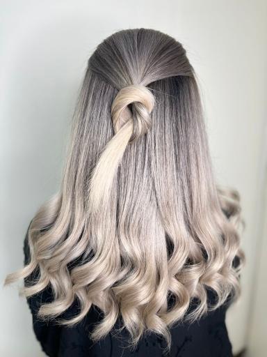 عکس سالن تخصصی رنگ و کراتین زینب بنایی