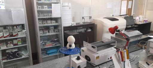 عکس آزمایشگاه و فیزیوتراپی پندار