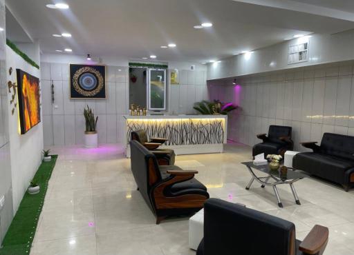 کلینیک درمانی زیبایی مینا میرزایی