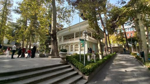 عکس درب ورودی موزه زمان