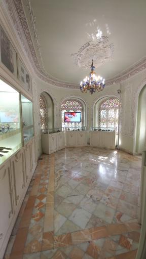 عکس درب ورودی موزه زمان