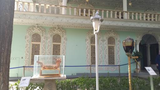 عکس درب ورودی موزه زمان