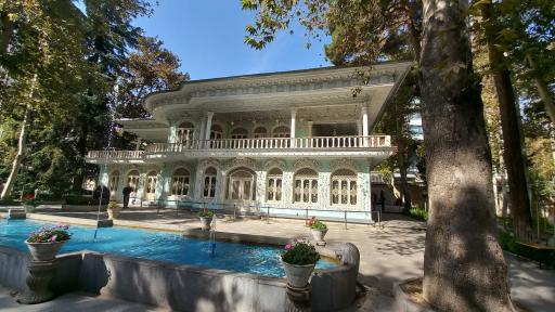 عکس درب ورودی موزه زمان