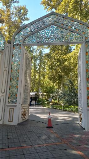 عکس درب ورودی موزه زمان