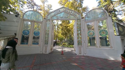 عکس درب ورودی موزه زمان