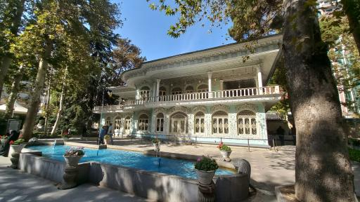 عکس درب ورودی موزه زمان