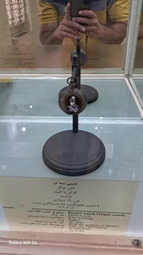 عکس درب ورودی موزه زمان