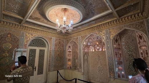 عکس درب ورودی موزه زمان