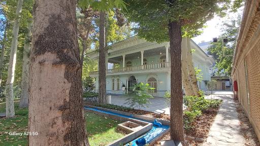 عکس درب ورودی موزه زمان