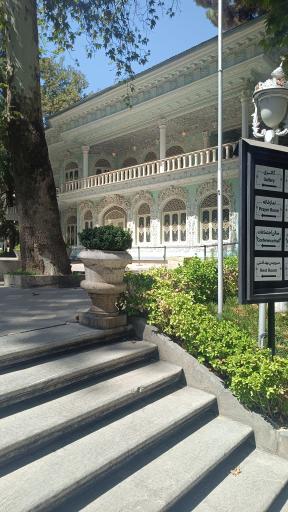 عکس درب ورودی موزه زمان