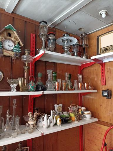 عکس عتیقه فروشی روحانی