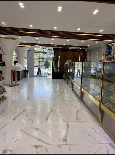 عکس کافه و شیرینی بلوط