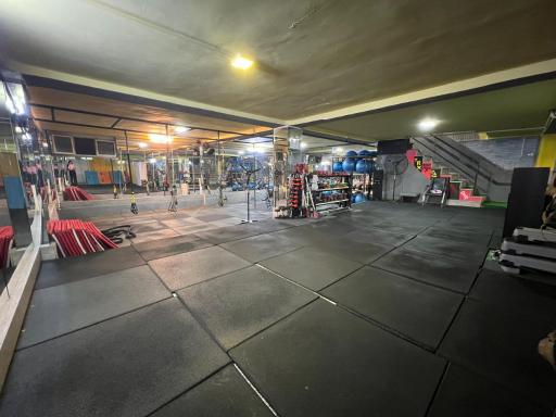 عکس باشگاه بدنسازی بانوان برتر غرب