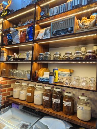 عکس کافه کتاب نگاتیو