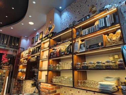 عکس کافه کتاب نگاتیو