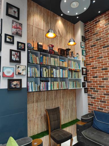 عکس کافه کتاب نگاتیو
