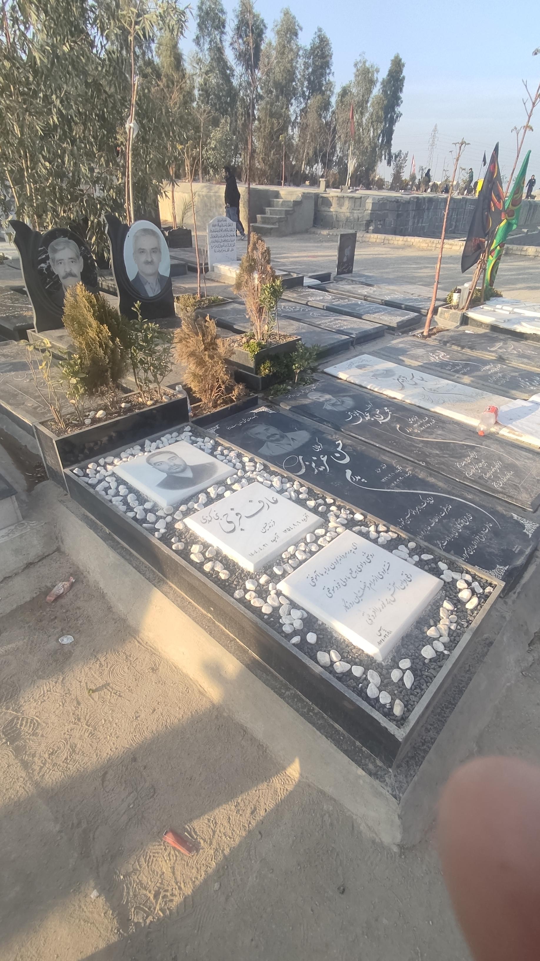 عکس مزار عارف فرجی نبی کندی