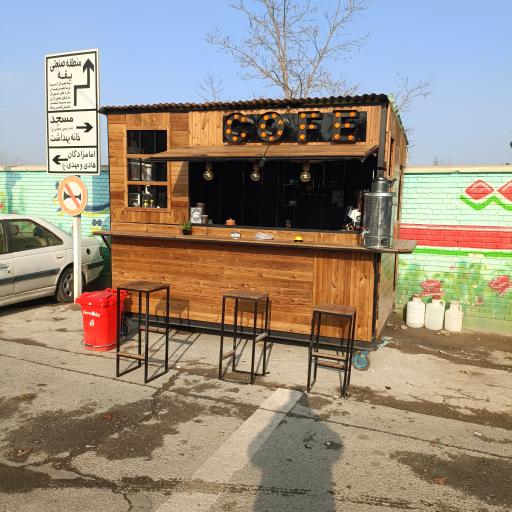 عکس کافه چوبی