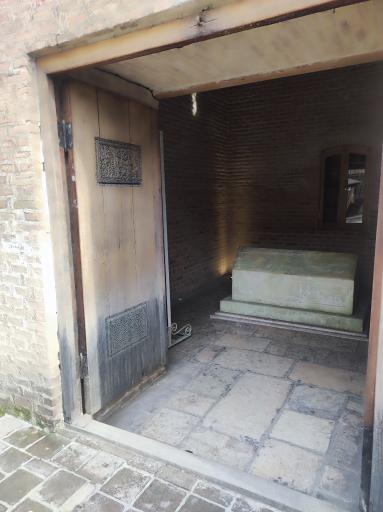 عکس آرامگاه حمدالله مستوفی