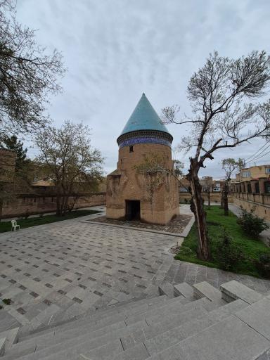 عکس آرامگاه حمدالله مستوفی