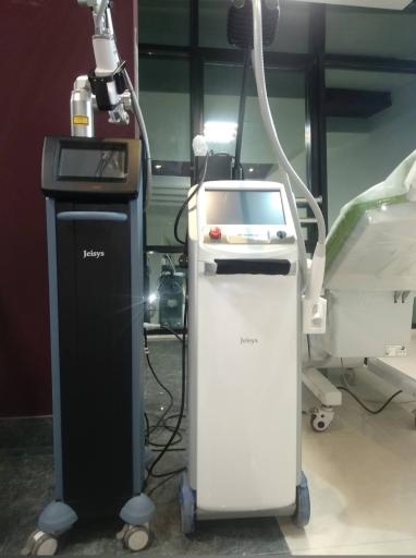 عکس مطب دکتر سانای عزیزی‌ فرد متخصص پوست،مو،زیبایی و لیزر