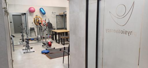 عکس کلینیک فیزیوتراپی و آب درمانی باران