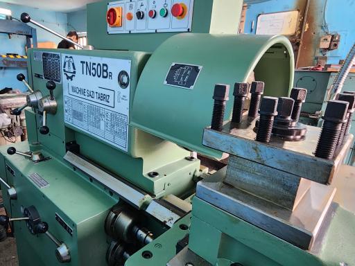 عکس تراش قطعات صنعتی نوین