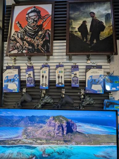 تعمیرات موبایل و نصب بازی کنسول معین