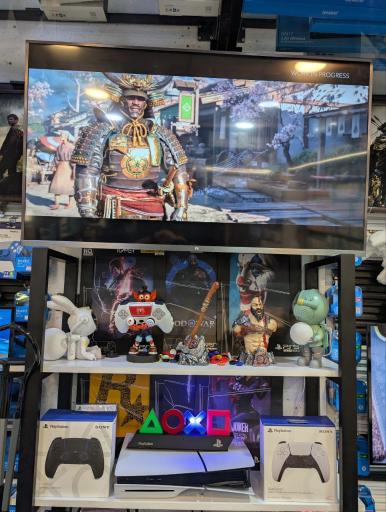 عکس تعمیرات موبایل و نصب بازی کنسول معین