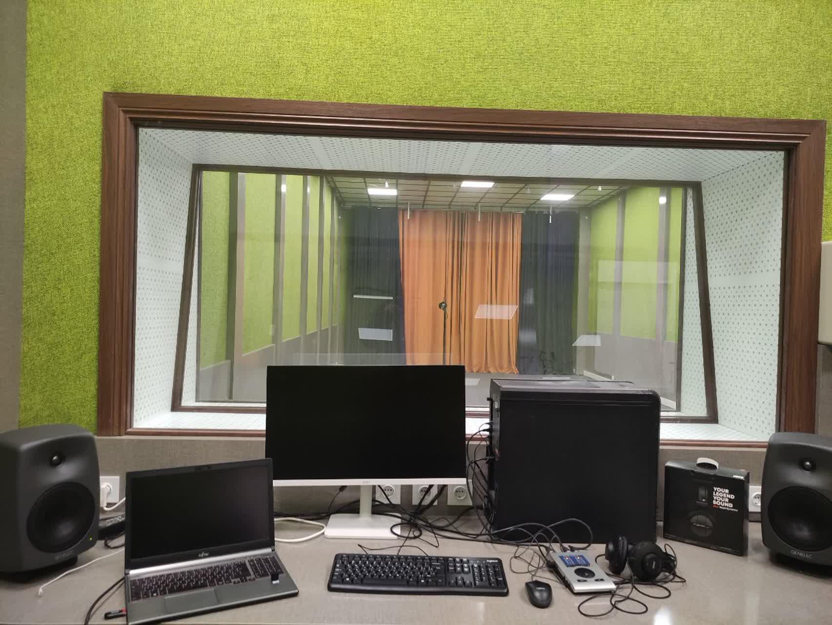 عکس استودیو صدا (مرکز آفرینش‌های هنری)