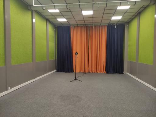 عکس استودیو صدا (مرکز آفرینش‌های هنری)