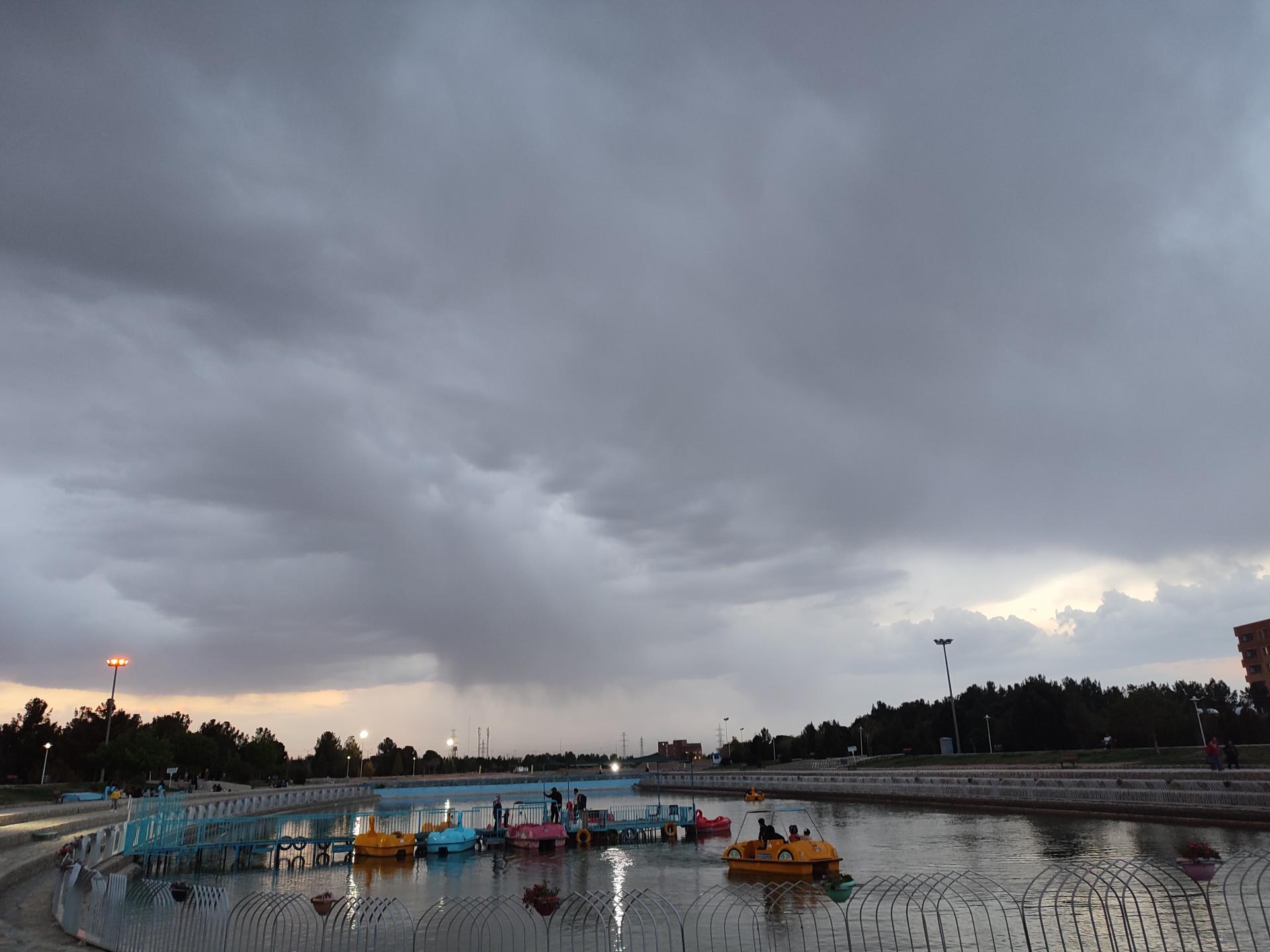 عکس دریاچه باغ فدک