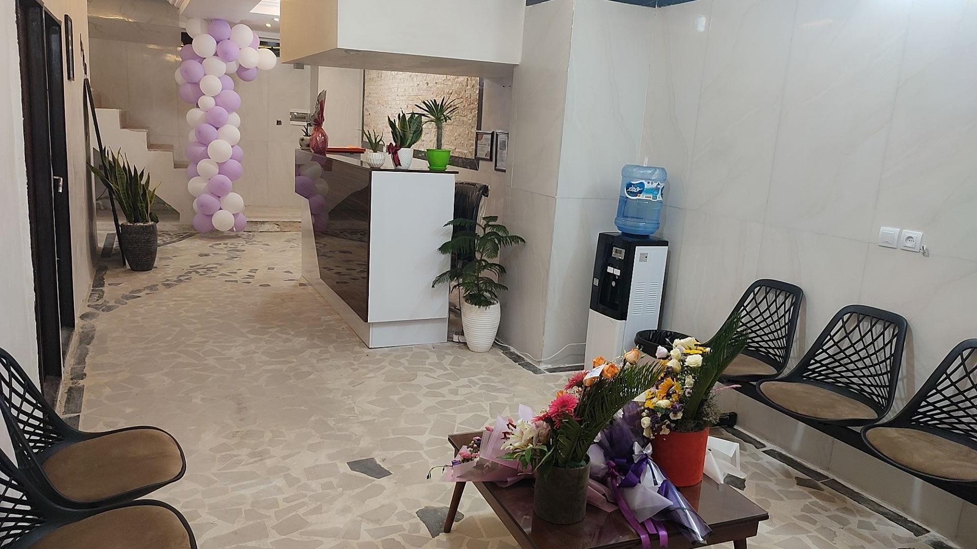 عکس موسسه زبان های خارجه سحرخیز