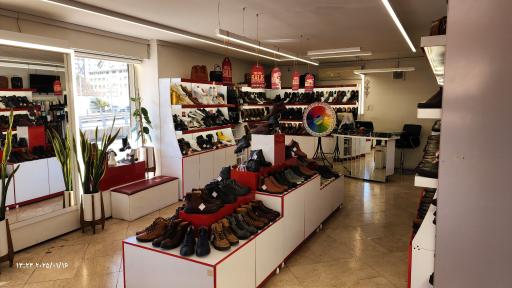 عکس فروشگاه کفش تکسایز 