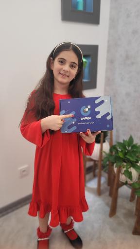 عکس معاینه چشم اپتومتریست پروین هاشمی