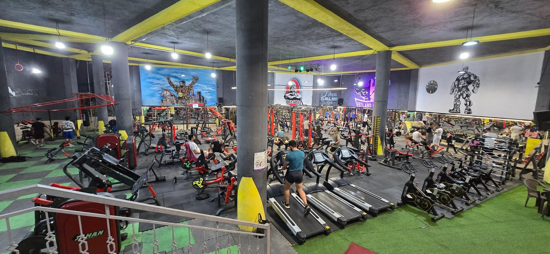 عکس باشگاه بدنسازی فیت لند